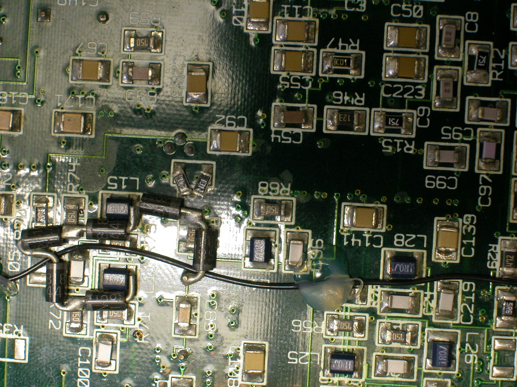 De l'autre coté, des composants ont été ajoutés.