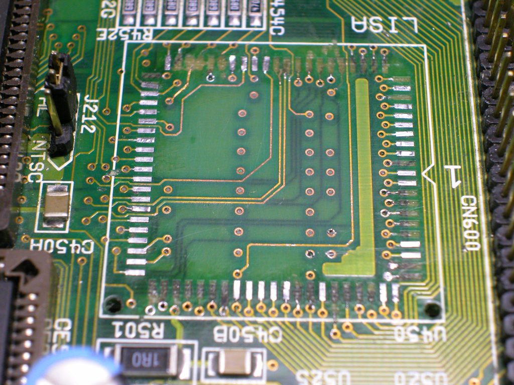 PCB de 4000T une fois nettoyé.